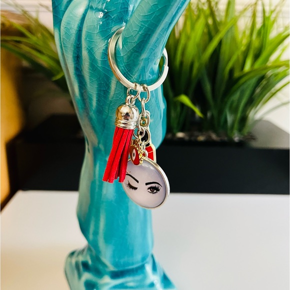 ❌❌SOLD❌❌💥Lot of 3💥Keychains tassel nail polish eye mascara makeup crown red blue - Picture 9 of 11